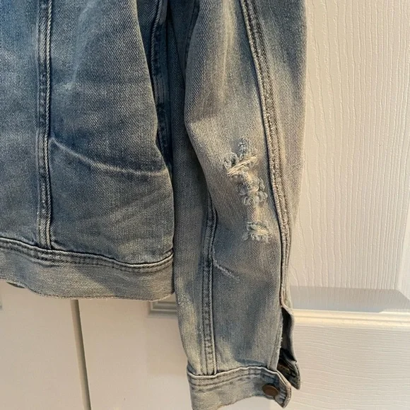 AE Distressed Denim Blue Jean Button Down Jacket Small Boxy Trucker - Picture 12 of 13